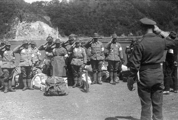 Repatriation at Senzaki Port 