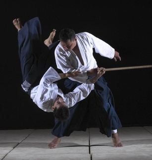 Chris Li being thrown in tachi-dori by Gerald Okada